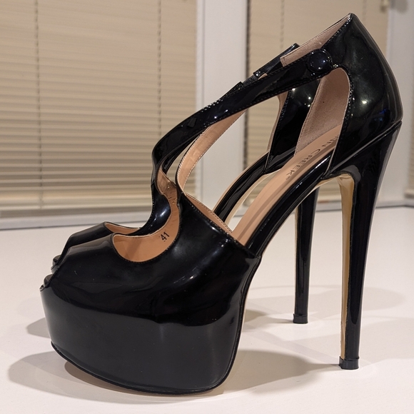 Sky High Ann Creek Strappy Platform Heels - Picture 6 of 12